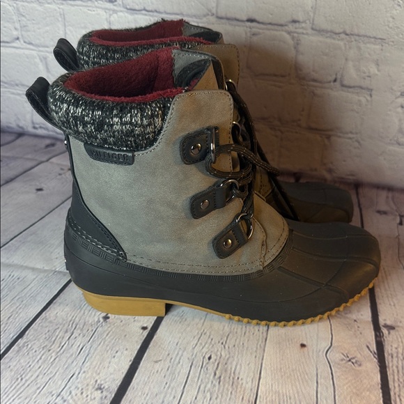 Tommy Hilfiger Women's Gray and Black Leather Winter Rain/Snow Lined Boots 8M - Picture 1 of 7